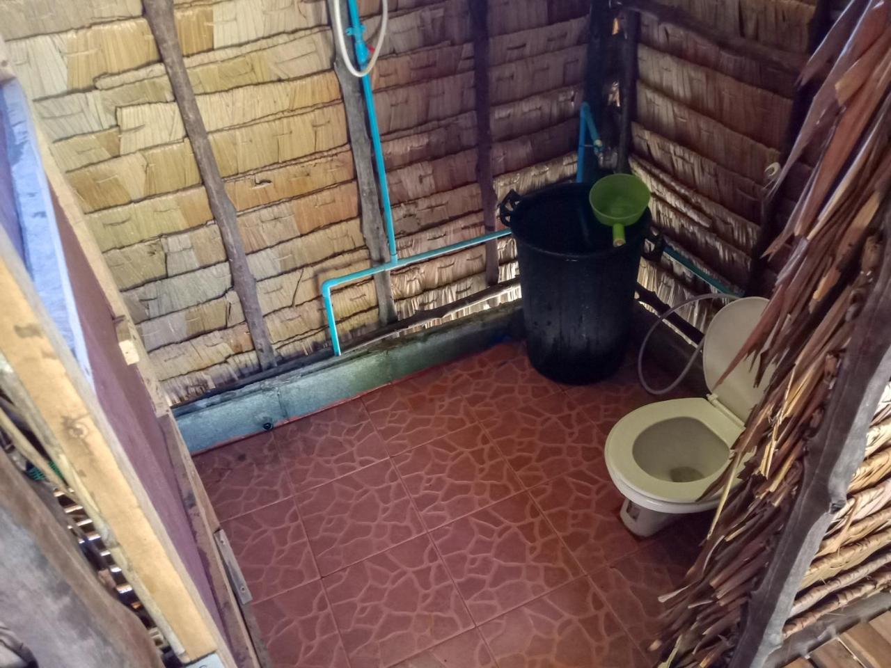 Hotel Mr. Chuoi Bar&Hut Ko Phra Thong Exterior foto